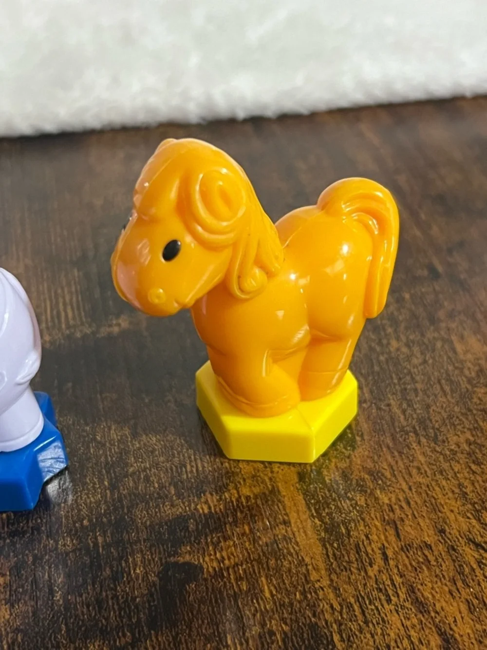 Small Pets Plastic Toy Set - White Cow & Yellow Horse vintage